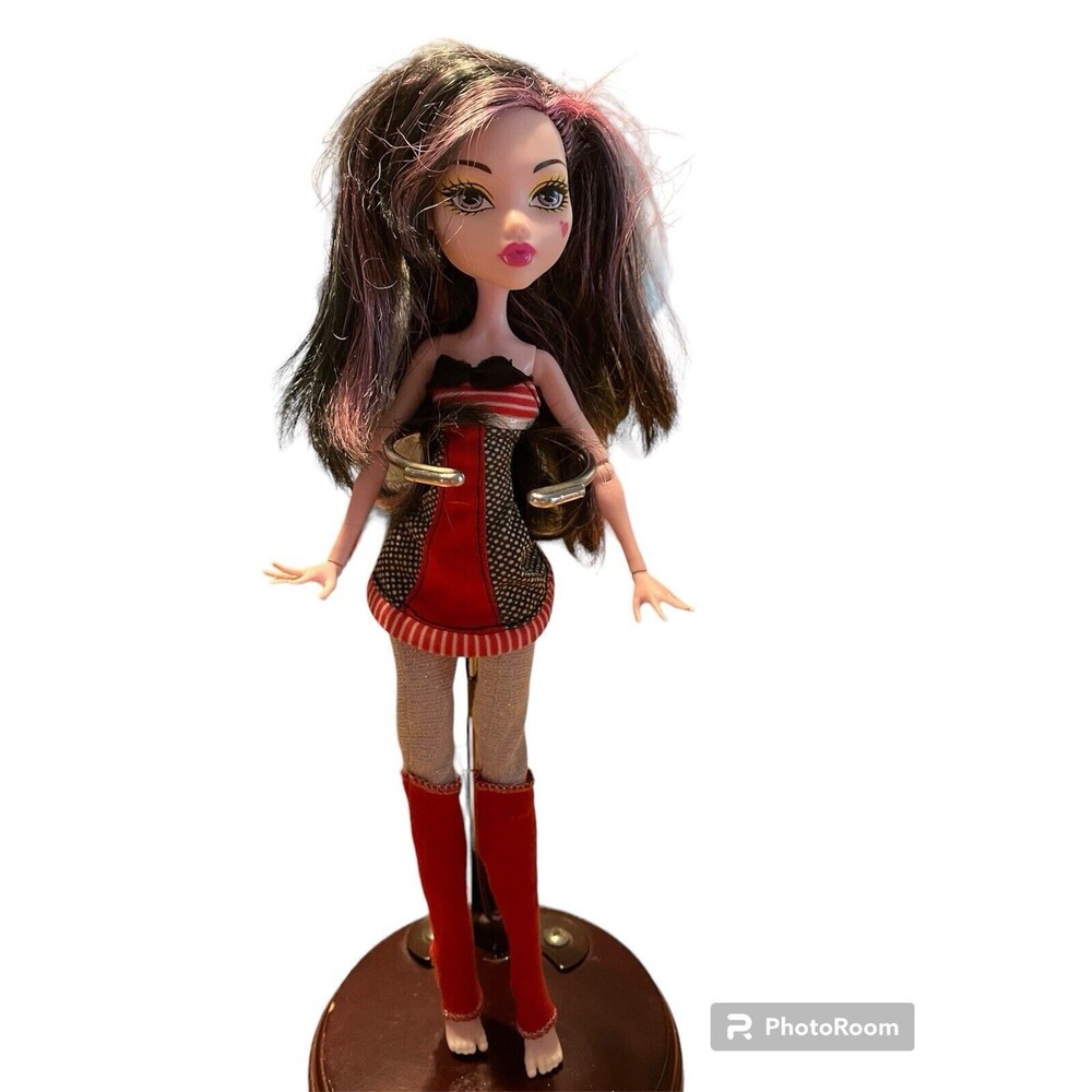 Monster High Draculaura Doll Creepeteria wearing Ghoulia G1 dress